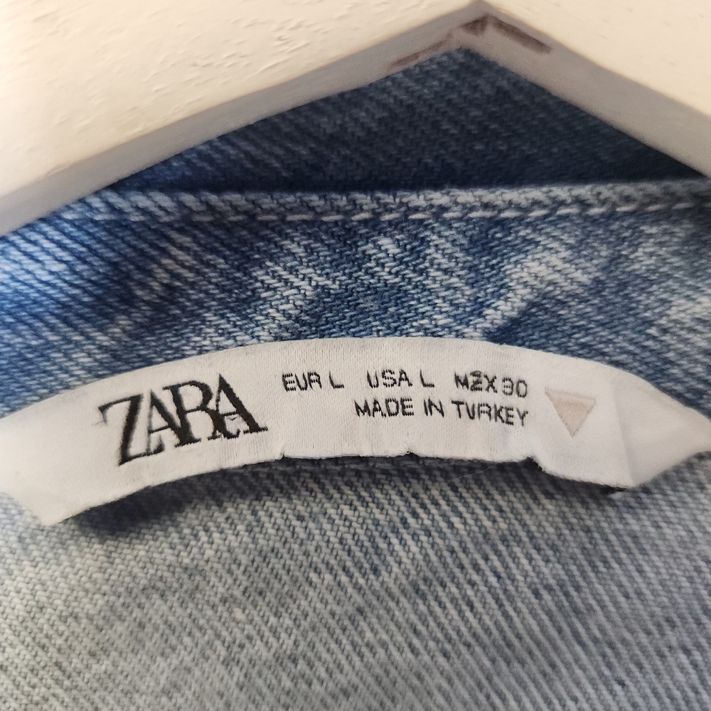 ZARA Cropped Denim Jacket Light Wash Arched Hem Jean Bolero Size L‎ - Picture 12 of 13
